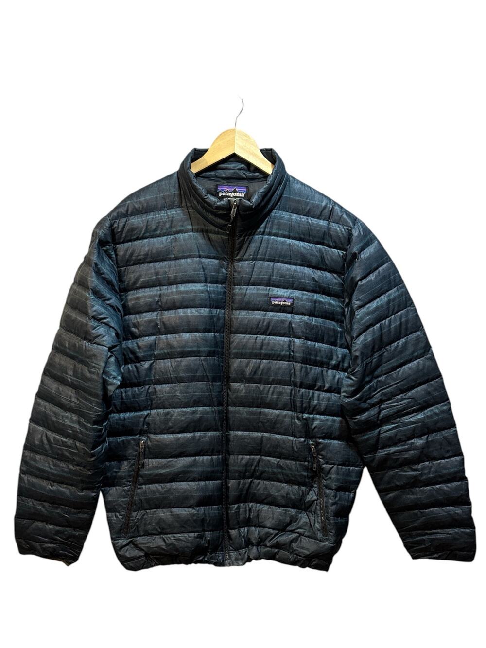 Patagonia men’s 2Xl down sweater puffer jacket navy blue. Side zippered pockets